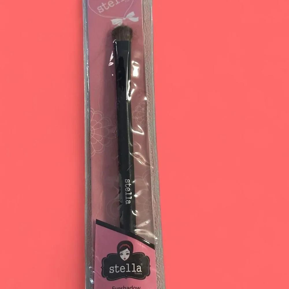 Stella Black and Pink Eyeshadow Brush